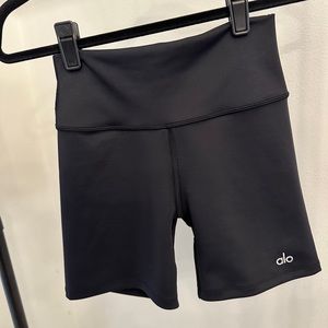 NWT Alo Airlift energy shorts size Small